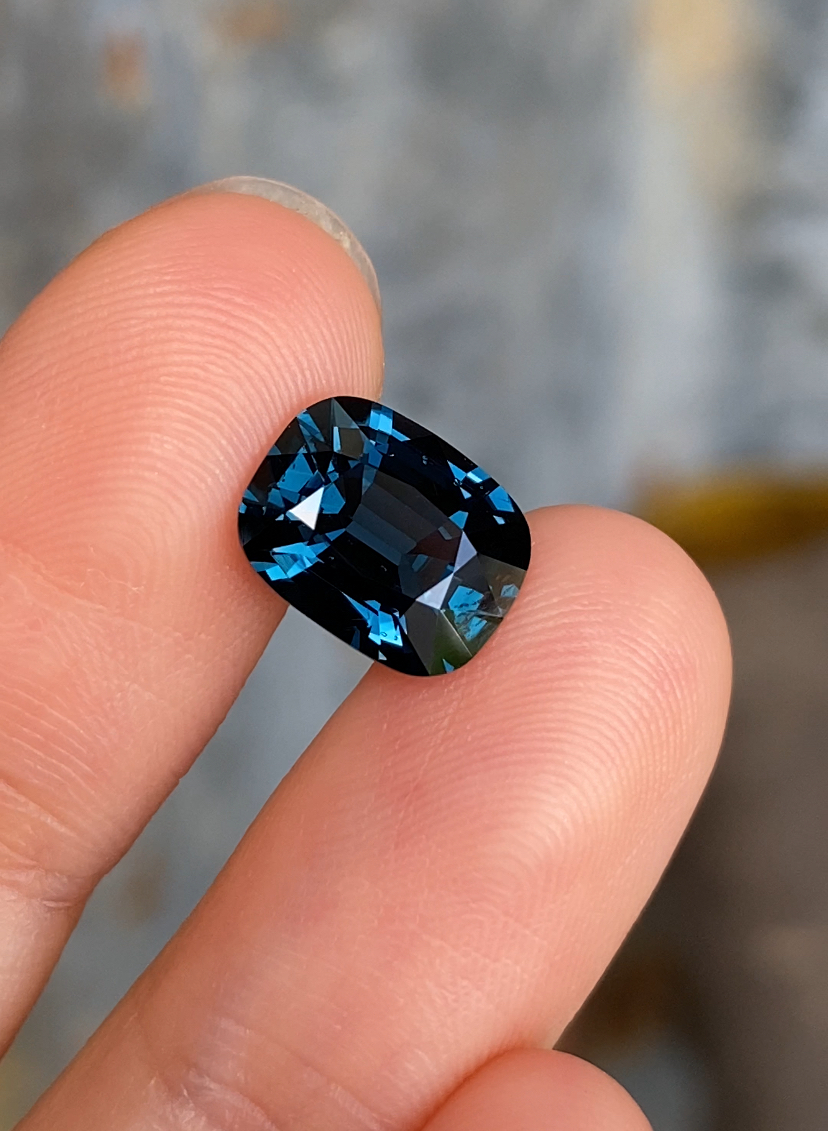 Blue spinel 2.73ct.  