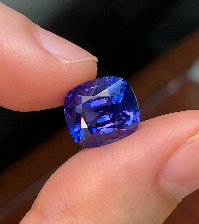 Unheated sapphire bi-color 